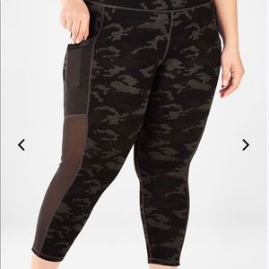 Fabletics Mila high-waisted pocket Capri Grey Camo